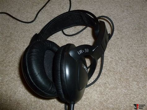 Koss UR-30 Closed Over Ear Headphones Photo #776448 - Canuck Audio Mart