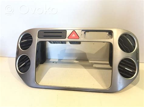 5M0858069N Volkswagen Tiguan Cadre panneau d unité radio GPS 30 00