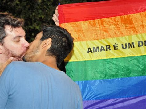 G Avenida Paulista Re Ne Beija O Gay Em Protesto Contra Marco Feliciano Not Cias Em S O Paulo