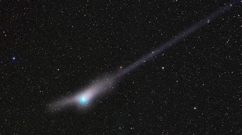 Optical illusion gives rare green comet an 'anti-tail' | Space