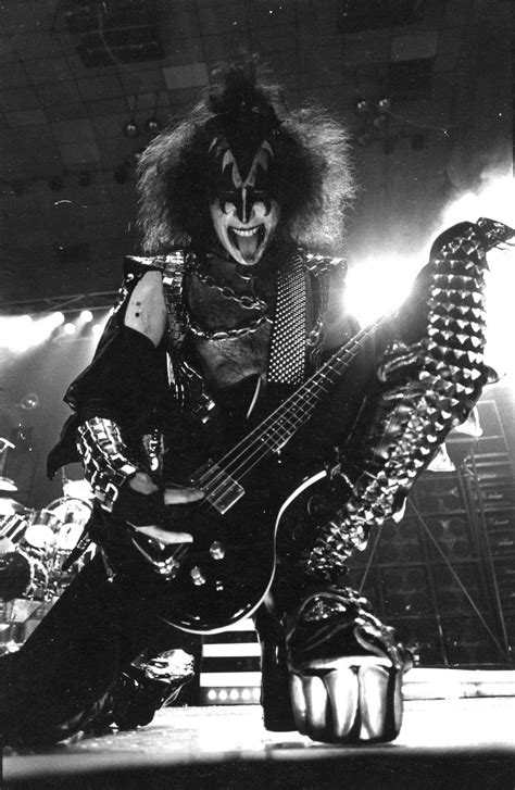 Kiss Gene Simmons 11