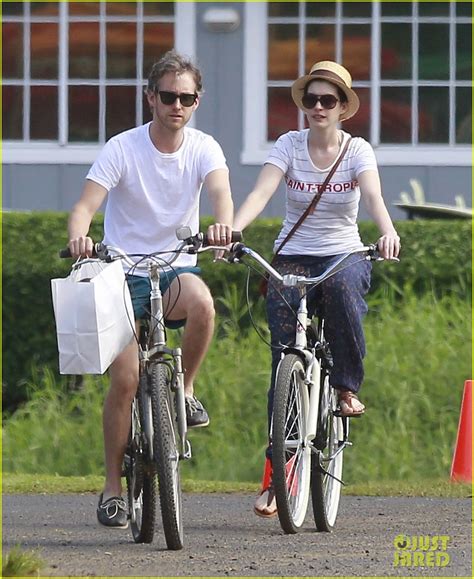 Anne Hathaway Dons Bikini Top For Hawaii Beach Walk Photo 3025977 Adam Shulman Anne