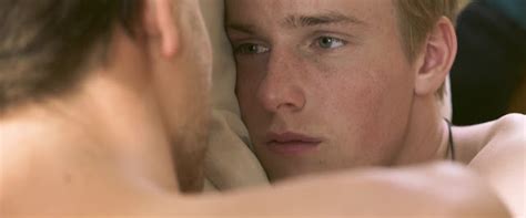 AusCAPS Louis Hofmann Nude In Center Of My World