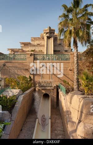 Leap of Faith water slide, Atlantis Resort, Paradise Island, Bahamas ...