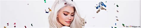 Successful Model And Entrepreneur Kylie Jenner In Blonde Hair K