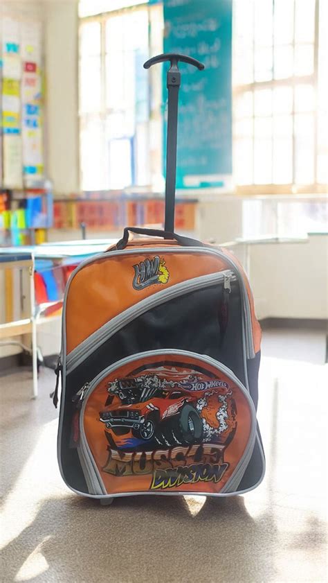 Hot Wheels Çekçekli Okul Çantası Fiyatları ve Modelleri Pazarama