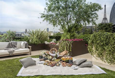 picnic spots  paris   sprawl   summer