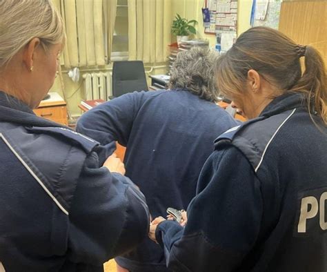 Suwa Ki Aktywistka Pussy Riot Ajsoltan Nijazowa Zwolniona Z Aresztu Bia Ystok Radio Eska