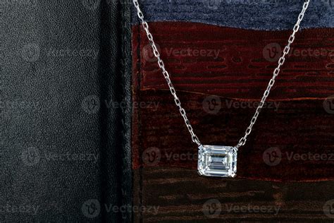 White Gold Diamond Pendant Necklace 24347898 Stock Photo at Vecteezy