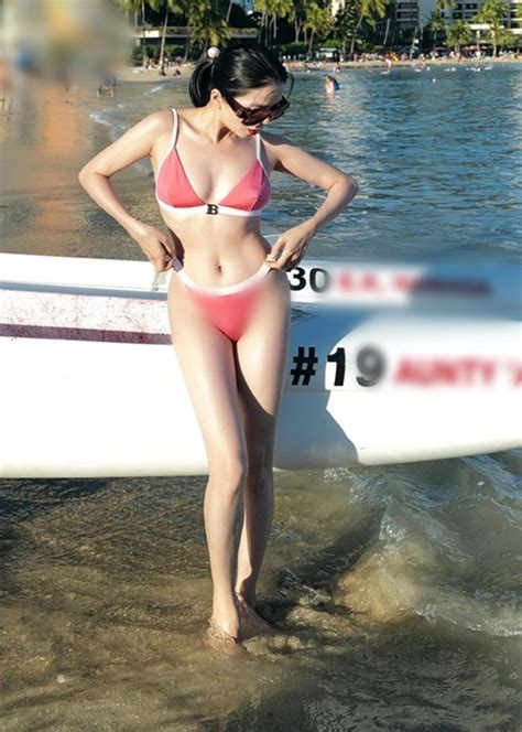 L Quy N Ng Nh Bikini Khoe D Ng Nu T N Kh Ng T V T