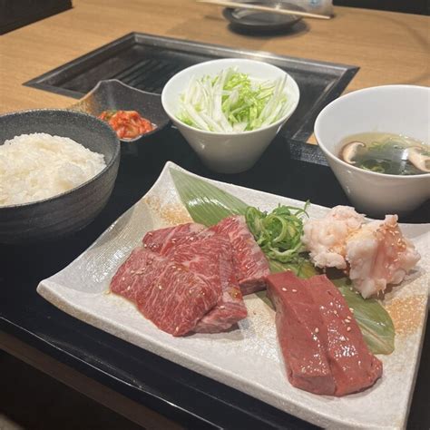 ランチメニュー 精肉卸問屋直営焼肉店 肉匠 牛次郎 本町店 本町焼肉 食べログ