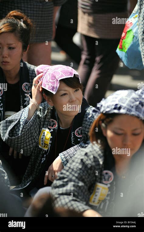 Japanese Women On A Hot Sanja Matsuri Day Asakusa Tokyo Japan Stock Photo Alamy