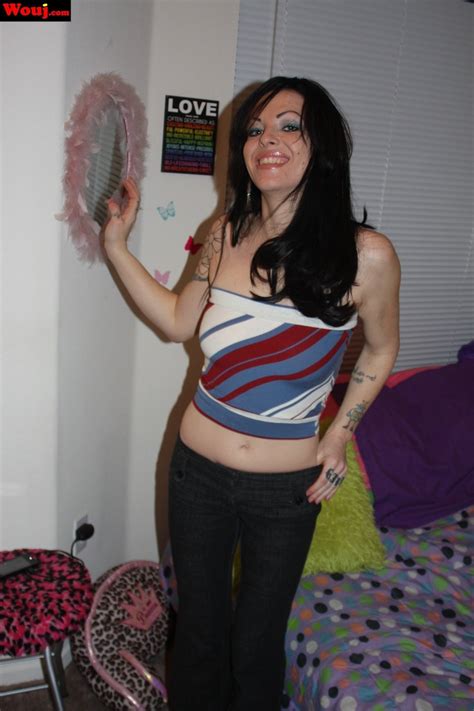 Amazing Tattooed Babe Showing Her Sexy Legs On The Couch Photos