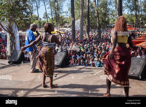 Maputo, Mozambique. 2nd Feb, 2016. People dance to celebrate Gwaza
