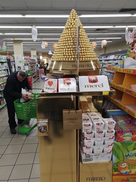 Choinka Ferrero Rocher Cena Whats New