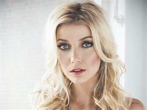 Luiza Possi posa de lingerie e tatuagem íntima chama atenção Sem palavras