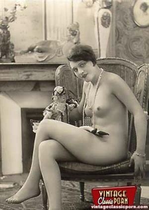Sexy Horny Vintage Chicks Posing At Home In The Twenties XXX Dessert