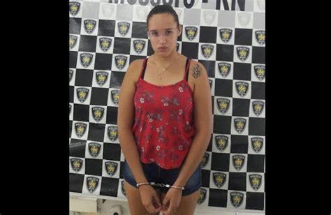 Jovem de 19 anos é presa 59 kilos de maconha crack e pistola 380