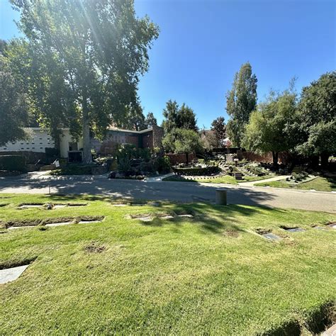 Pierce Brothers Valley Oaks Griffin / Westlake Village - BAYER CEMETERY