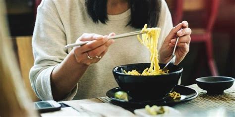 中華そばとラーメンの違いは麺？スープ？それぞれの定義や由来とは Macaroni