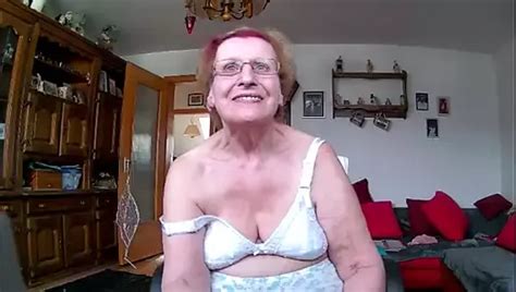 Retro Oma Slipje En Beha Mijn Rijpe Milf Harige Kut En Grote Doorhangende Gilf Tieten In