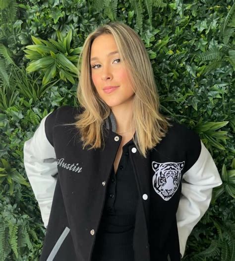 Allie Schnacky Biography Age Boyfriend Net Worth