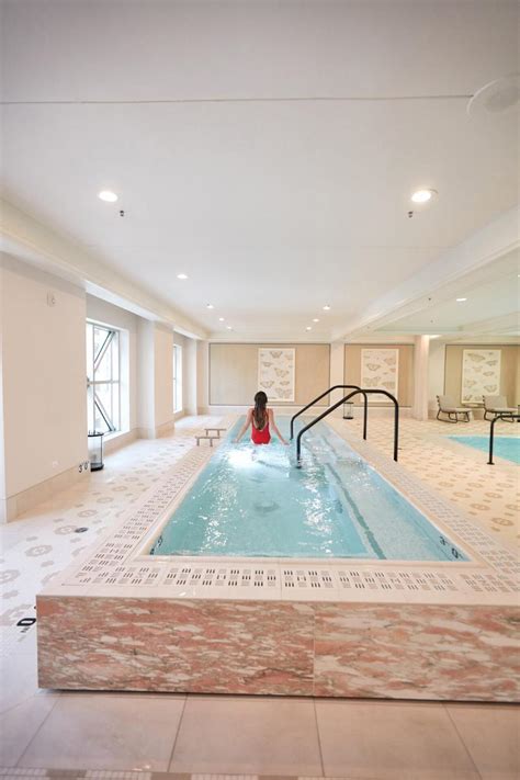 FOUR SEASONS CHICAGO HOTEL | 5⋆ Hotel Near The Magnificent Mile