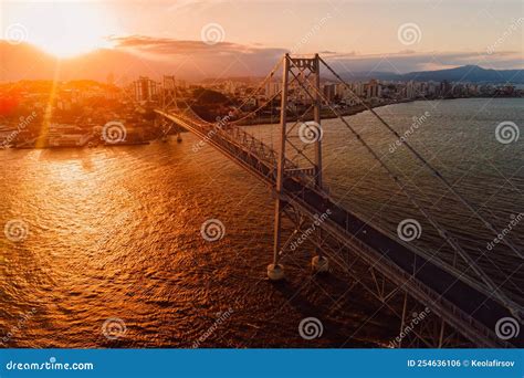 Por Do Sol Em Florianópolis - Ponte a Cabo Com Pôr Do Sol Em Florianópolis. Vista Aérea Foto de Stock ...