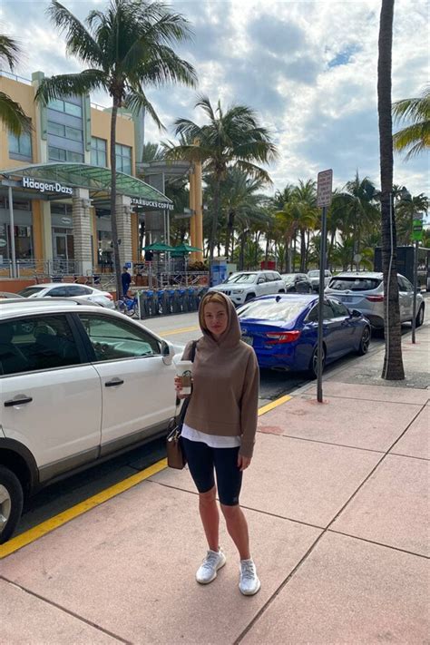 Beautiful Ksenia Y O From Tampa With Blonde Hair Id Ladadate