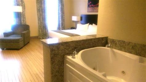 Cleveland Hotels With Jacuzzi Suites