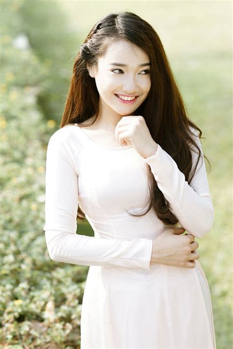 Hot girl Quả tim máu tha thướt áo dài ngày 8 3