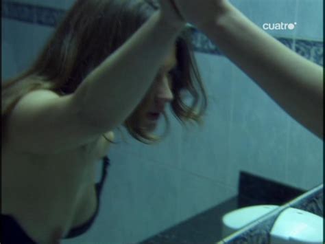 Naked Marina Salas in Hay alguien ahí