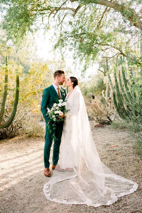 Novia Y Novio En Verde Pareja Romántica De Recién Casados, Novio