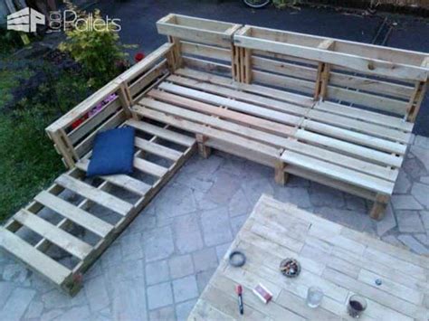 Complete Pallet Sofa Made Out Of Recycled Pallets Pallets