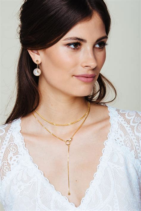 Brautkleid Nude Spitzenkleid mit atemberaubender Tüllrücken