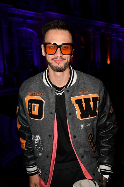 Léa Elui renversante en lingerie avec son séduisant compagnon au défilé Etam Le diaporama