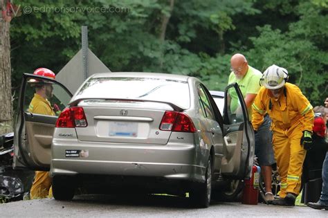 Three Injured In Mohawk Road Crash - THE EDMONSON VOICE