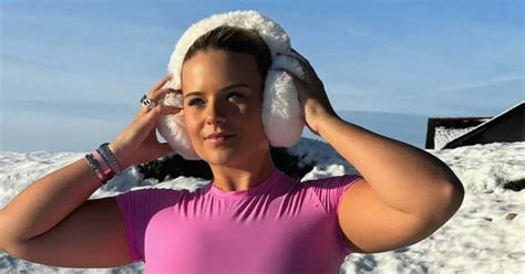 Page Babe Apollonia Llewellyn Braves Cold And Ditches Bra For Snow Bunny Expos Daily Star