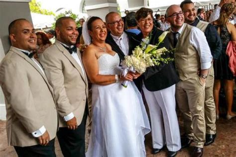 Más de 60 parejas se casan en primera boda gay múltiple en Puerto Rico CAUSA ABIERTA