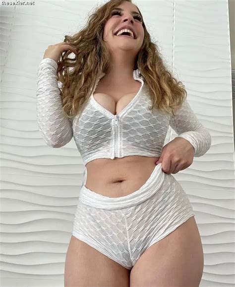 Pretty Busty Babe Tugging Shorts Cameltoe Hgct Thesexier