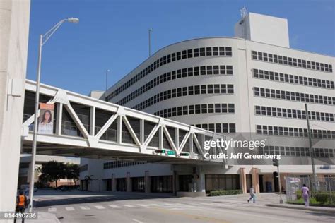 Jackson Memorial Hospital Photos and Premium High Res Pictures - Getty ...