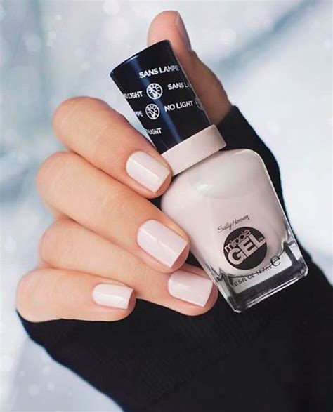 Un vernis nude pour une journée toute douce Instagram Vernis Beauté