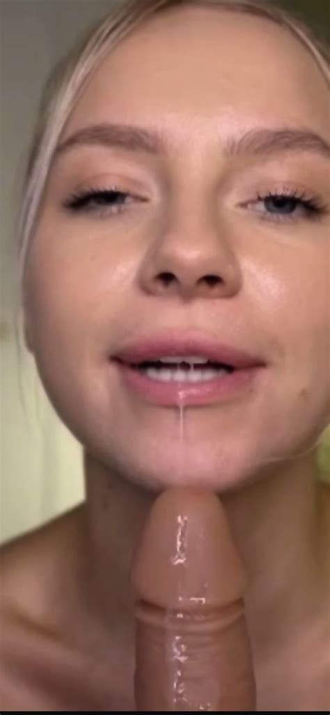 Snow Is Falling Webcam Dildo Blowjob