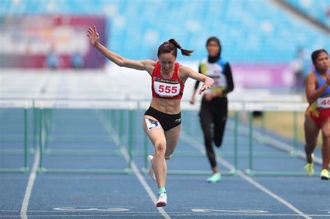 Hot girl 6 múi bật khóc nức nở khi giành HCV đầu tiên tại SEA Games 32