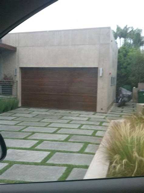 Pin By Lino Antonio Arce Chocano On Piso Para Cochera Modern Landscaping Modern Driveway