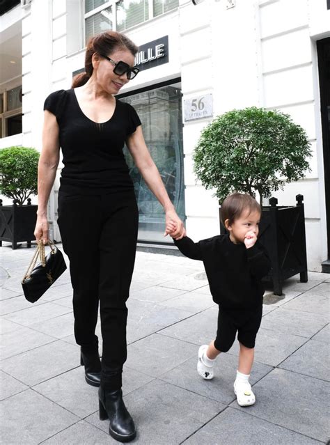 Mẹ Hồ Ngọc Hà diện bikini ở tuổi U sắc vóc đỉnh ra sao Saostar vn