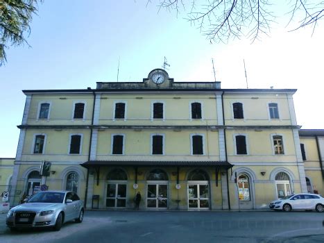 Castelfranco Veneto Station Castelfranco Veneto Structurae