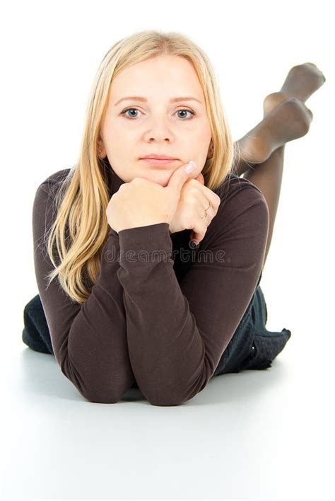 Portret Van Een Mooi Blonde Meisje Stock Foto Image Of Uitdrukkingen Geluk