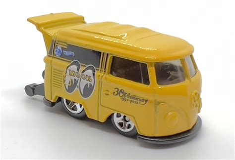 Hot Wheels Mooneyes Yellow Kool Kombi Surfs Up Series Car