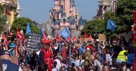 Disneyland Par S La Huelga De Los Trabajadores Pone En Jaque El Sue O